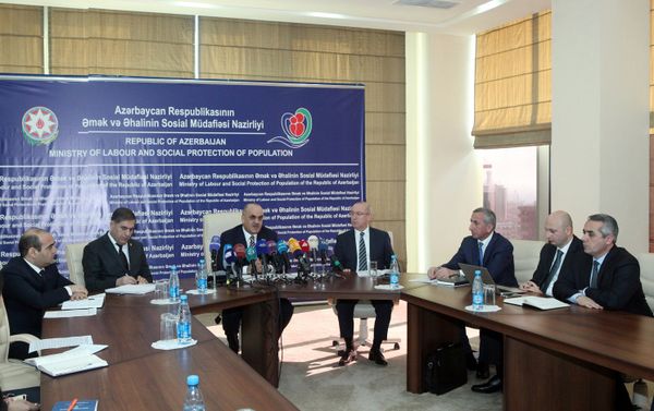 Пресс-конференция министра труда и социальной защиты населения Салима Муслимова - Sputnik Азербайджан