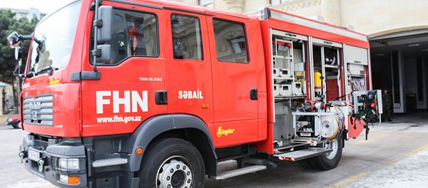 Пожарная машина Государственной противопожарной части Сабаильского района - Sputnik Азербайджан