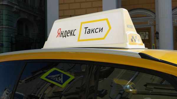 Автомобиль службы Яндекс-такси в Москве, фото из архива - Sputnik Азербайджан
