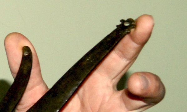 Вершина алема оформлена в форме трех языков пламени, а чуть ниже, по бокам – двух голов птиц - Sputnik Азербайджан