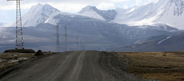 Дорога в горах, архивное фото - Sputnik Азербайджан