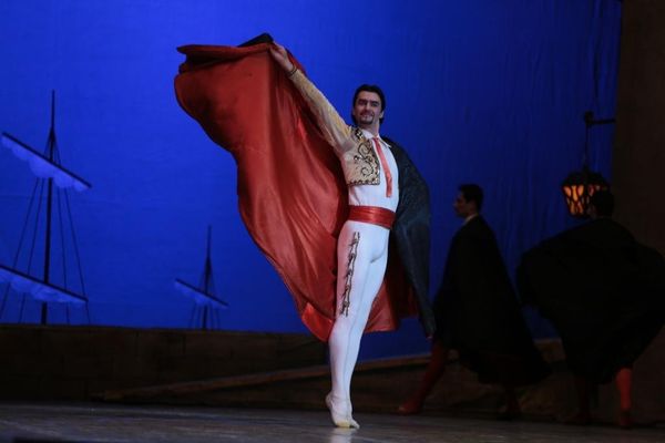 Белорусские артисты балета Александра Чижик и Костантин Героник показали спектакль Дон Кихот на сцене Азербайджанского государственного академического театра оперы и балета - Sputnik Азербайджан