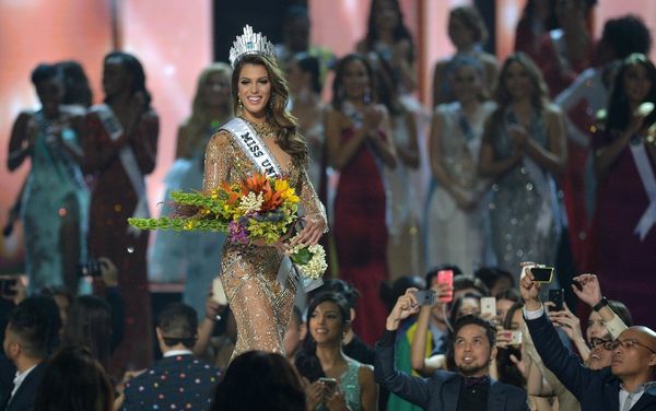 Мисс Франция Ирис Миттенэр (Iris Mittenaere) - Sputnik Азербайджан