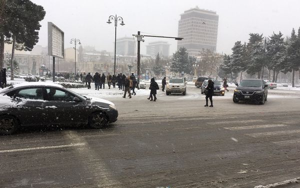 Обильный снегопад в Баку - Sputnik Азербайджан