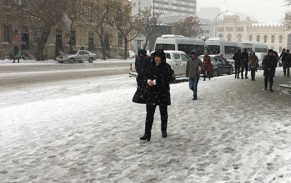 Обильный снегопад в Баку - Sputnik Азербайджан