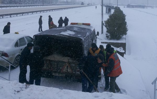 Обильный снегопад в Баку - Sputnik Азербайджан