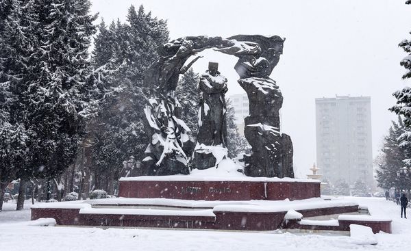 Снег в Баку — кому в радость, а кому в тягость - Sputnik Азербайджан