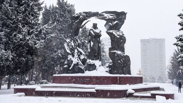 Снег в Баку — кому в радость, а кому в тягость - Sputnik Азербайджан