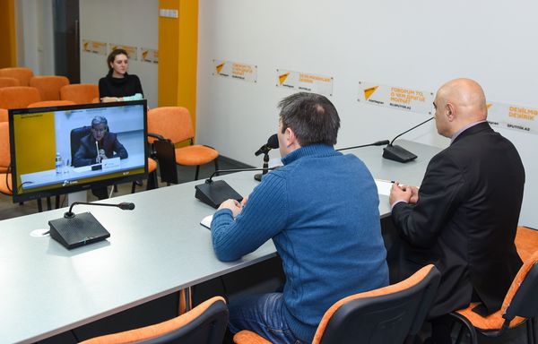 Видеомост Москва – Минск – Астана – Кишинев – Баку на тему Внешнеполитические приоритеты государств СНГ - Sputnik Азербайджан