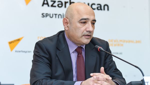 политолог Тофиг Аббасов политолог Тофиг Аббасов - Sputnik Азербайджан