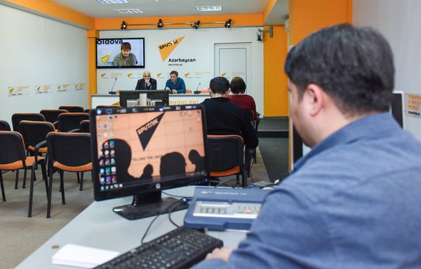 Видеомост Москва – Минск – Астана – Кишинев – Баку на тему Внешнеполитические приоритеты государств СНГ - Sputnik Азербайджан