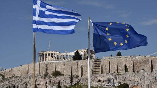 Флаги Греции и ЕС на фоне Акрополя в Афинах, фото из архива - Sputnik Азербайджан