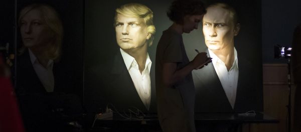 Портреты президента США Дональда Трампа и президента России Владимира Путина, фото из архива Портреты президента США Дональда Трампа и президента России Владимира Путина, фото из архива - Sputnik Азербайджан