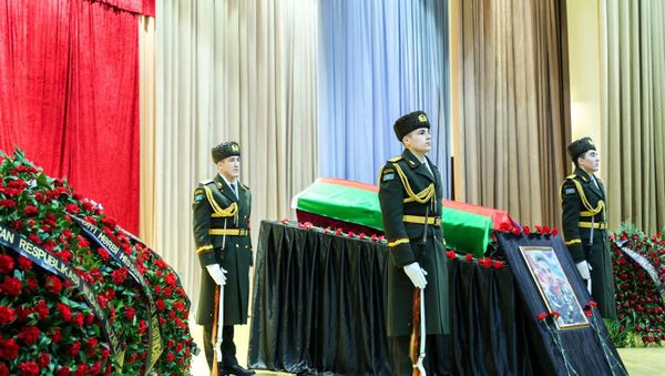 Церемония прощания с шехидом Чингизом Гурбановым в Баку - Sputnik Азербайджан