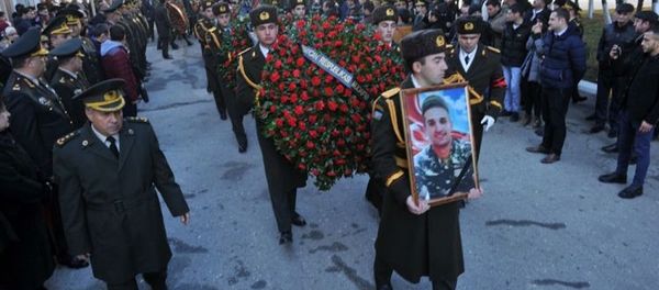 Похороны военнослужащего ВС Азербайджана Чингиза Гурбанова - Sputnik Азербайджан