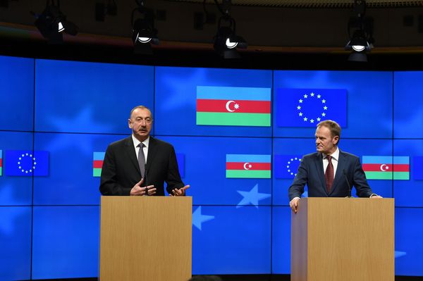 Президент Азербайджана Ильхам Алиев и председатель Европейского совета Дональд Туск выступили с совместным заявлением для прессы - Sputnik Азербайджан