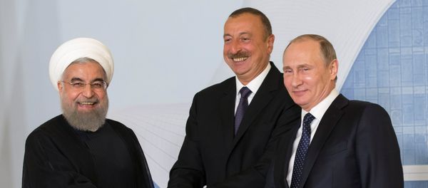 Трехсторонняя встреча президентов России, Ирана и Азербайджана в Баку. 8 августа 2016 года - Sputnik Азербайджан