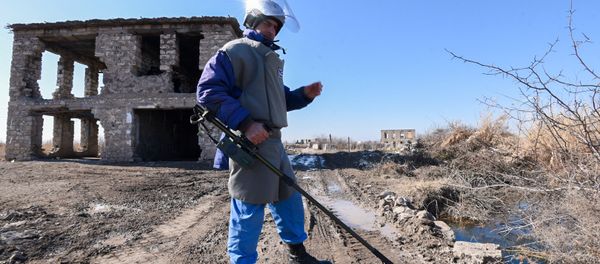 Саперы работают в освобожденном от оккупации селе Джоджуг Мерджанлы Джабраильского района, архивное фото - Sputnik Азербайджан