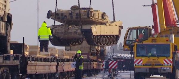 Американская военная техника в Эстонии Американская военная техника в Эстонии - Sputnik Азербайджан