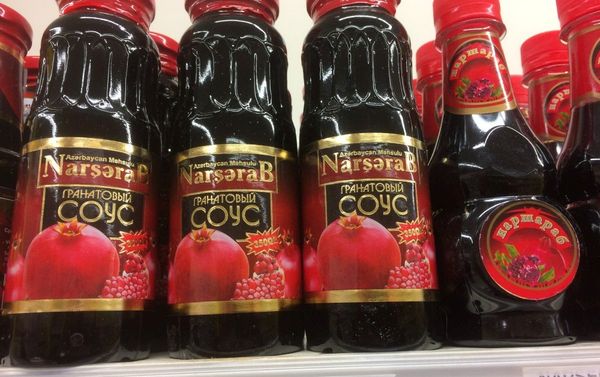 Наршараб хранят в стеклянных бутылках, избегая прямых солнечных лучей - Sputnik Азербайджан
