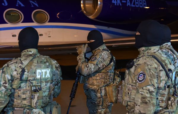 Российско-израильский блогер Александр Лапшин в бакинском аэропорту - Sputnik Азербайджан