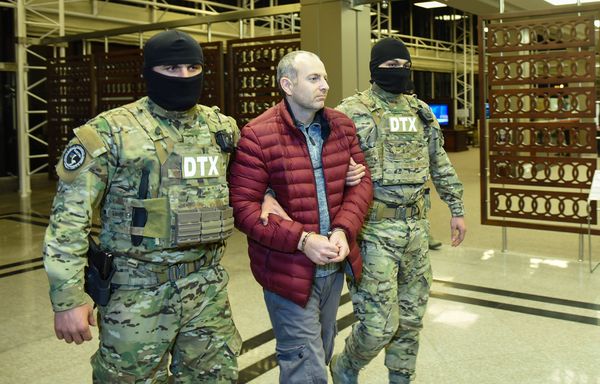 Российско-израильский блогер Александр Лапшин в бакинском аэропорту - Sputnik Азербайджан