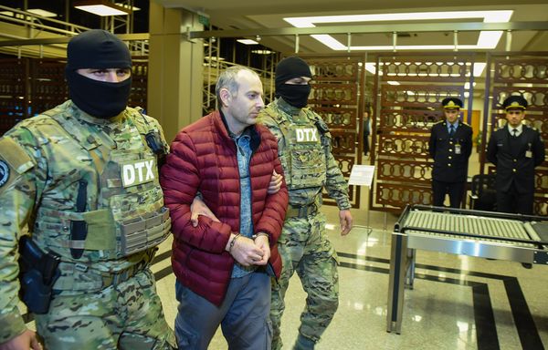 Российско-израильский блогер Александр Лапшин в бакинском аэропорту - Sputnik Азербайджан