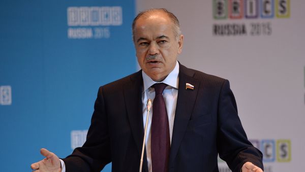 Заместитель Председателя Совета Федерации Федерального Собрания Российской Федерации Ильяс Умаханов - Sputnik Азербайджан