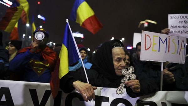 Массовые народные протесты в Румынии - Sputnik Азербайджан