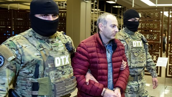 Российско-израильский блогер Александр Лапшин в бакинском аэропорту, архивное фото - Sputnik Азербайджан