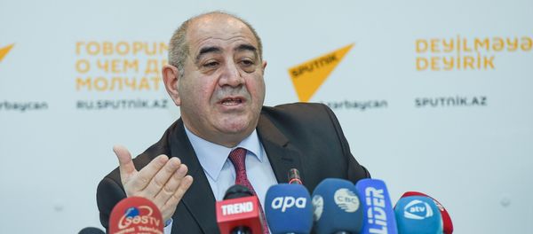 Пресс-конференция директора Центра Республиканской сейсмологической службы Гурбана Етирмишли на тему Сейсмологическая ситуация в Азербайджане - Sputnik Азербайджан