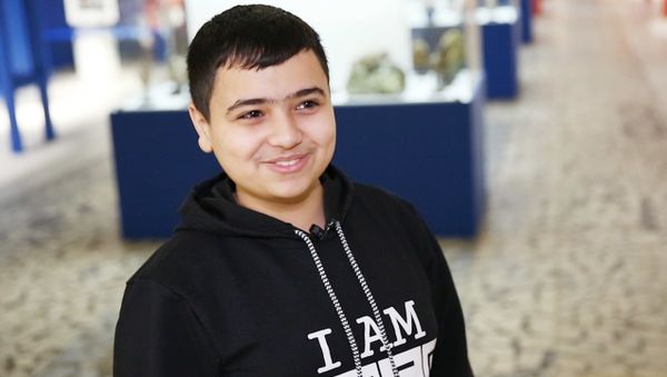 Азербайджанский певец, финалист всемирно известного проекта в России Голос Дети-3 Азер Насибов - Sputnik Азербайджан