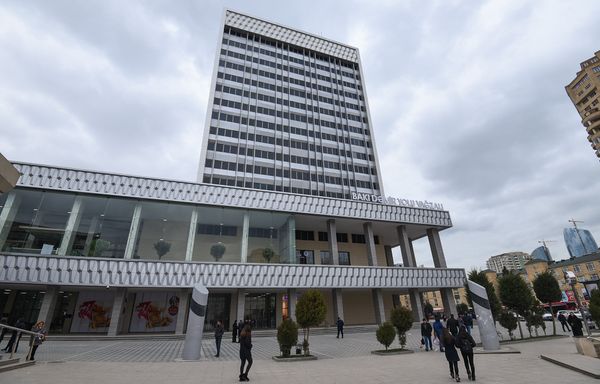 Бакинский железнодорожный вокзал после реконструкции и модернизации - Sputnik Азербайджан