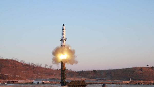 Тестовый запуск баллистической ракеты Пуккыксон-2, фото из архива - Sputnik Азербайджан
