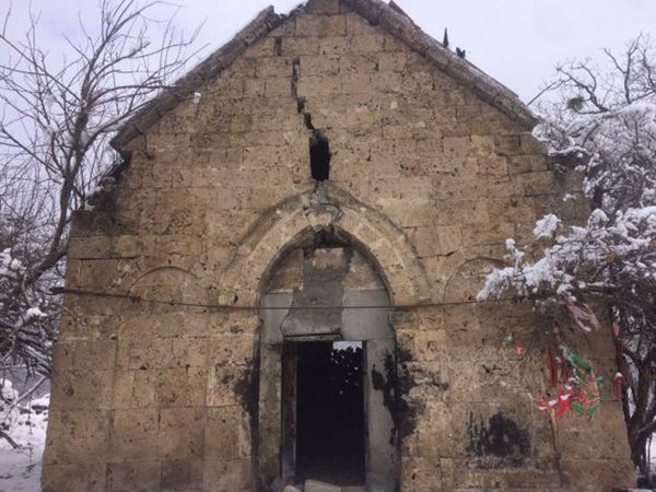В последние годы храм оказался заброшенным и теперь находится под угрозой полного исчезновения - Sputnik Азербайджан