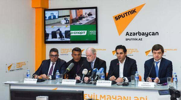 Видеомост Баку-Москва-Астана-Тбилиси на тему Социально-экономические выгоды стран от принятия у себя гонки Формулы-1 - Sputnik Азербайджан