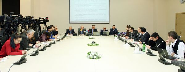 Пресс-конференция, посвященная вопросам ценообразования и оснащения аптек лекарствами - Sputnik Азербайджан