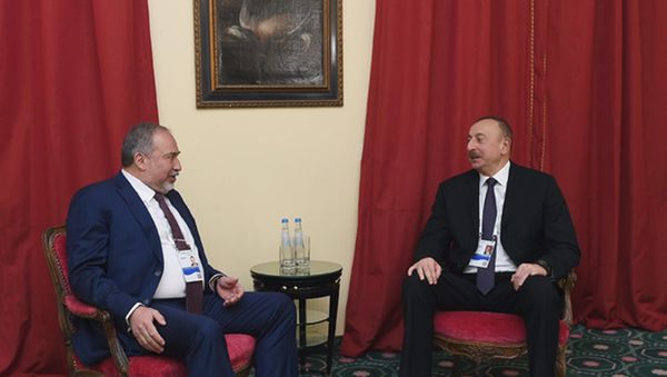 Президент Азербайджана Ильхам Алиев и министр обороны Израиля Авигдор Либерман, Мюнхен, 17 февраля 2017 года - Sputnik Азербайджан