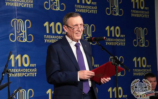 Ректор Российского экономического университета имени Плеханова Виктор Гришин - Sputnik Азербайджан