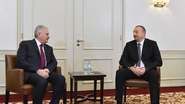 Встреча президента Азербайджана Ильхама Алиева с премьер-министром Турецкой Республики Бинали Йылдырымом - Sputnik Азербайджан