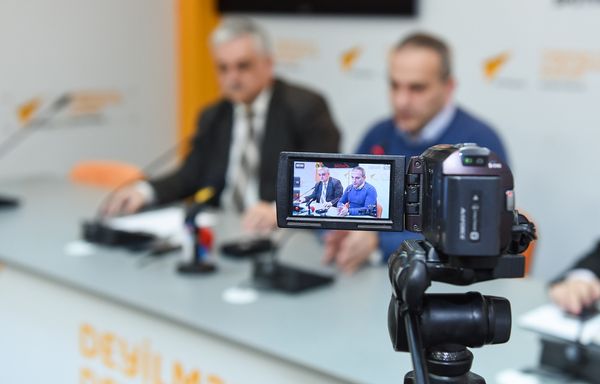 Пресс-конференция на тему Каким будет курс маната в ближайшее время - Sputnik Азербайджан