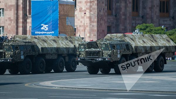 Ракетные комплексы Искандер-М во время парада в Ереване, фото из архива - Sputnik Азербайджан
