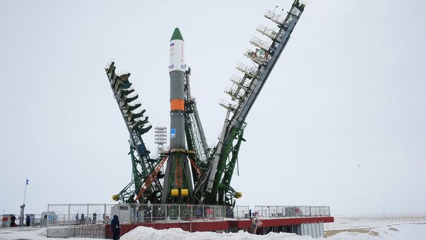 Ракета-носитель среднего класса Союз-У с ТГК Прогресс МС-05 на стартовом сооружении площадки №1 космодрома Байконур, 20 февраля 2017 года - Sputnik Азербайджан