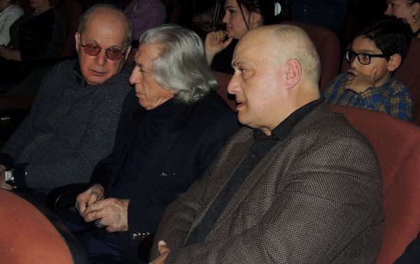 В Азербайджанском государственном академическом национальном драматическом театре отметили юбилей легендарного актера Лютфи Мамедбекова - Sputnik Азербайджан