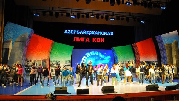 Открытие второго сезона Азербайджанской Лиги КВН, Баку, Дворец Гейдара Алиева, 1 апреля 2015 года - Sputnik Азербайджан