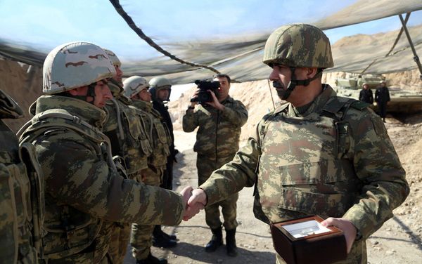 Министр обороны АР Закир Гасанов отразил диверсию противника - Sputnik Азербайджан