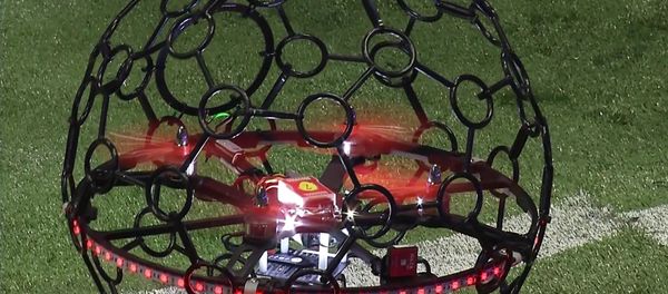 Летающие дроны-футболисты сразились в воздухе на выставке в Сеуле - Sputnik Азербайджан