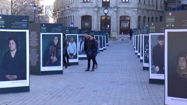Историю, застывшую в глазах, показывают в Старом городе Баку - Sputnik Азербайджан