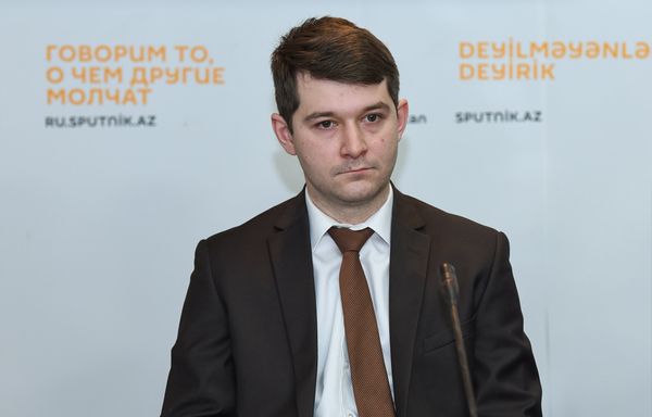 Встреча российских депутатов и экспертов с журналистами на тему Россия и Азербайджан: 25 лет сотрудничества и развития - Sputnik Азербайджан