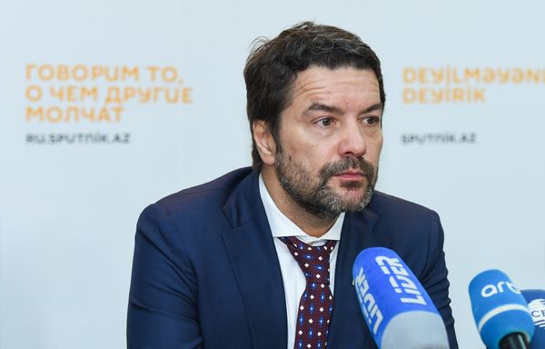 Встреча российских депутатов и экспертов с журналистами на тему Россия и Азербайджан: 25 лет сотрудничества и развития - Sputnik Азербайджан